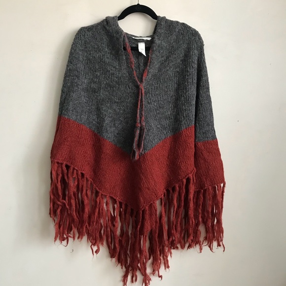 H&M Accessories - H&M Woven poncho w/hoodie chevron design